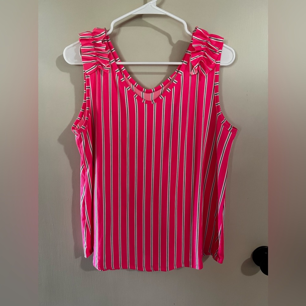 💖NWT Hot pink ruffled sleeveless top!